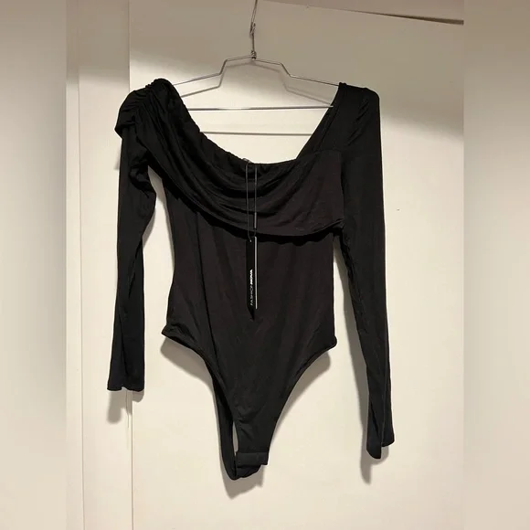 ⭐️NWT Fashion Nova Gia one shoulder bodysuit - Picture 2 of 3
